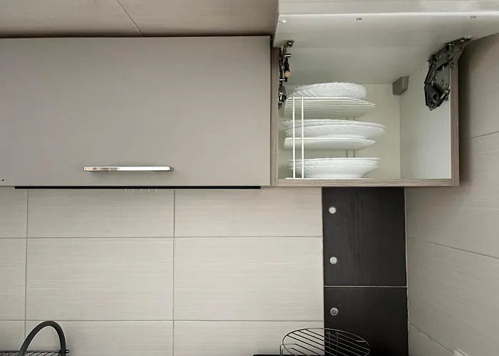 Charming Flat Near Sta Apolonia Station *