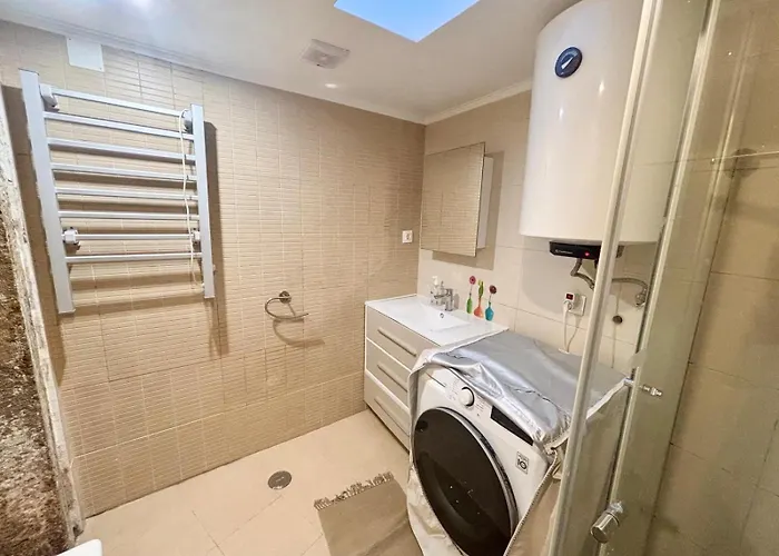 Charming Flat Near Sta Apolonia Station *