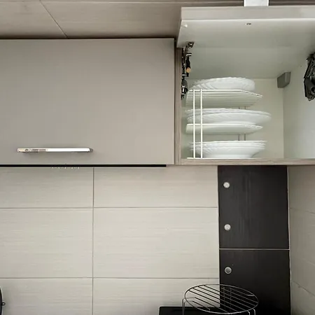 Charming Flat Near Sta Apolonia Station *