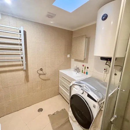 Charming Flat Near Sta Apolonia Station *