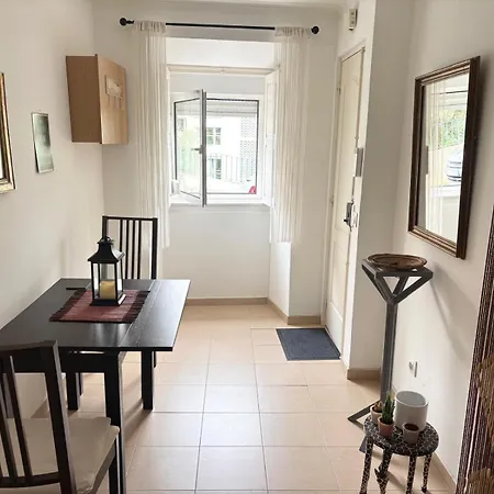 Charming Flat Near Sta Apolónia Station *