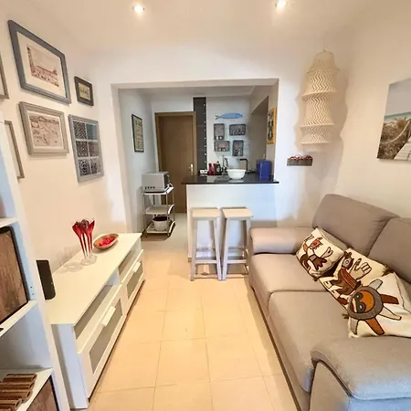 Charming Flat Near Sta Apolónia Station *