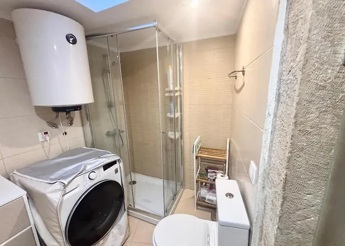 Charming Flat Near Sta Apolonia Station 公寓 *