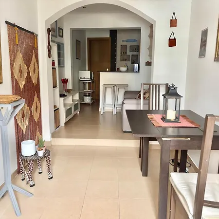 Apartment Charming Flat Near Sta Apolonia Station *